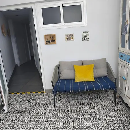 4p Playa Chica 2min Wifi Apartment